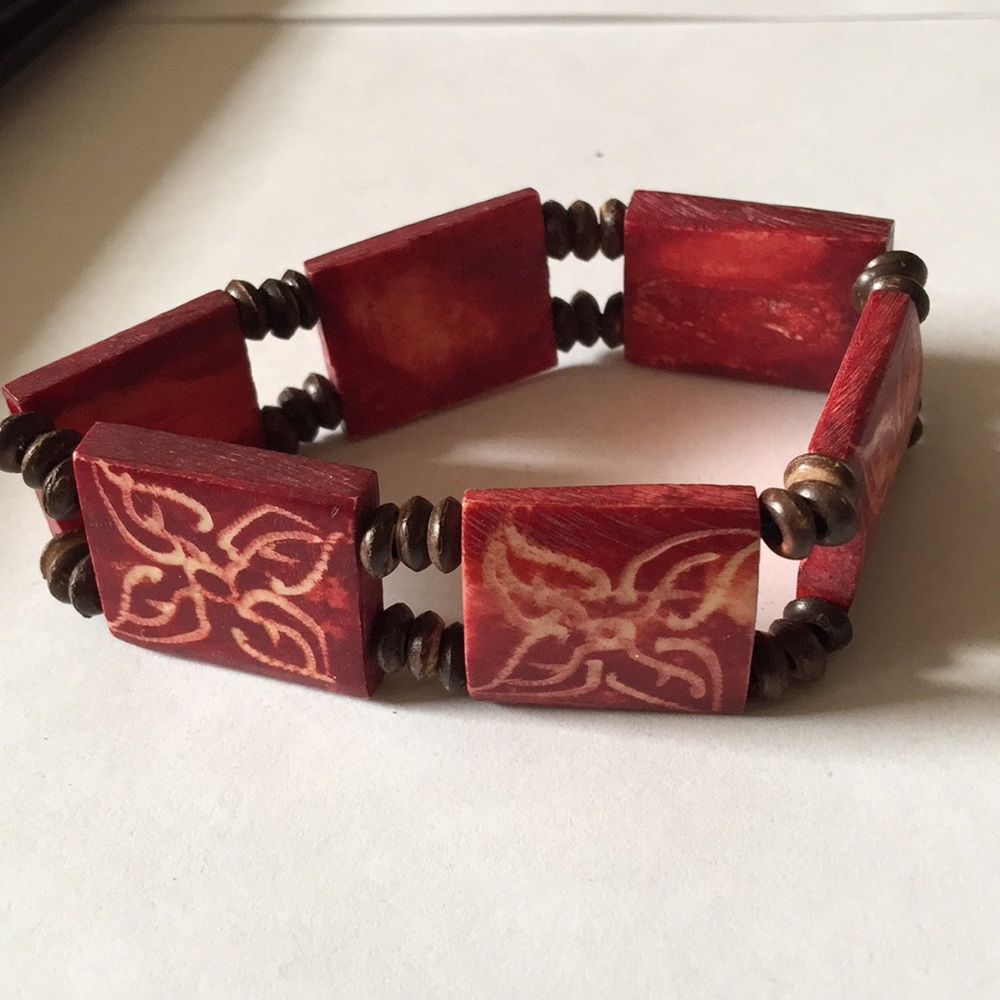 Engraved bone flower Panel bracelet
